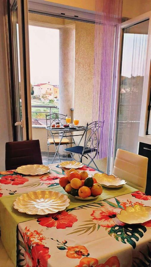 App Sailboat Near City Center And Beach Apartment Pula