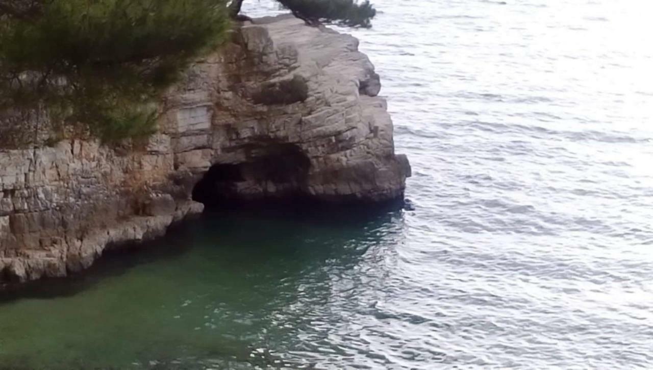 App Sailboat Near City Center And Beach Pula
