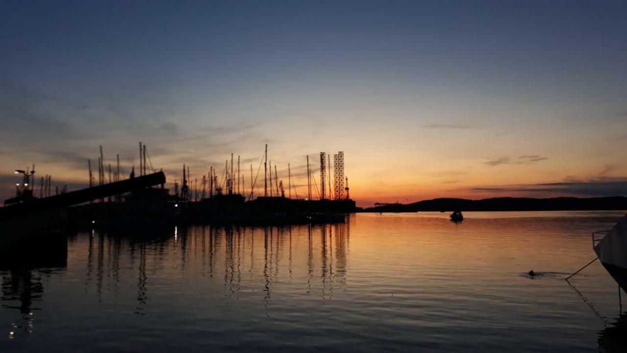 App Sailboat Near City Center And Beach * Pula